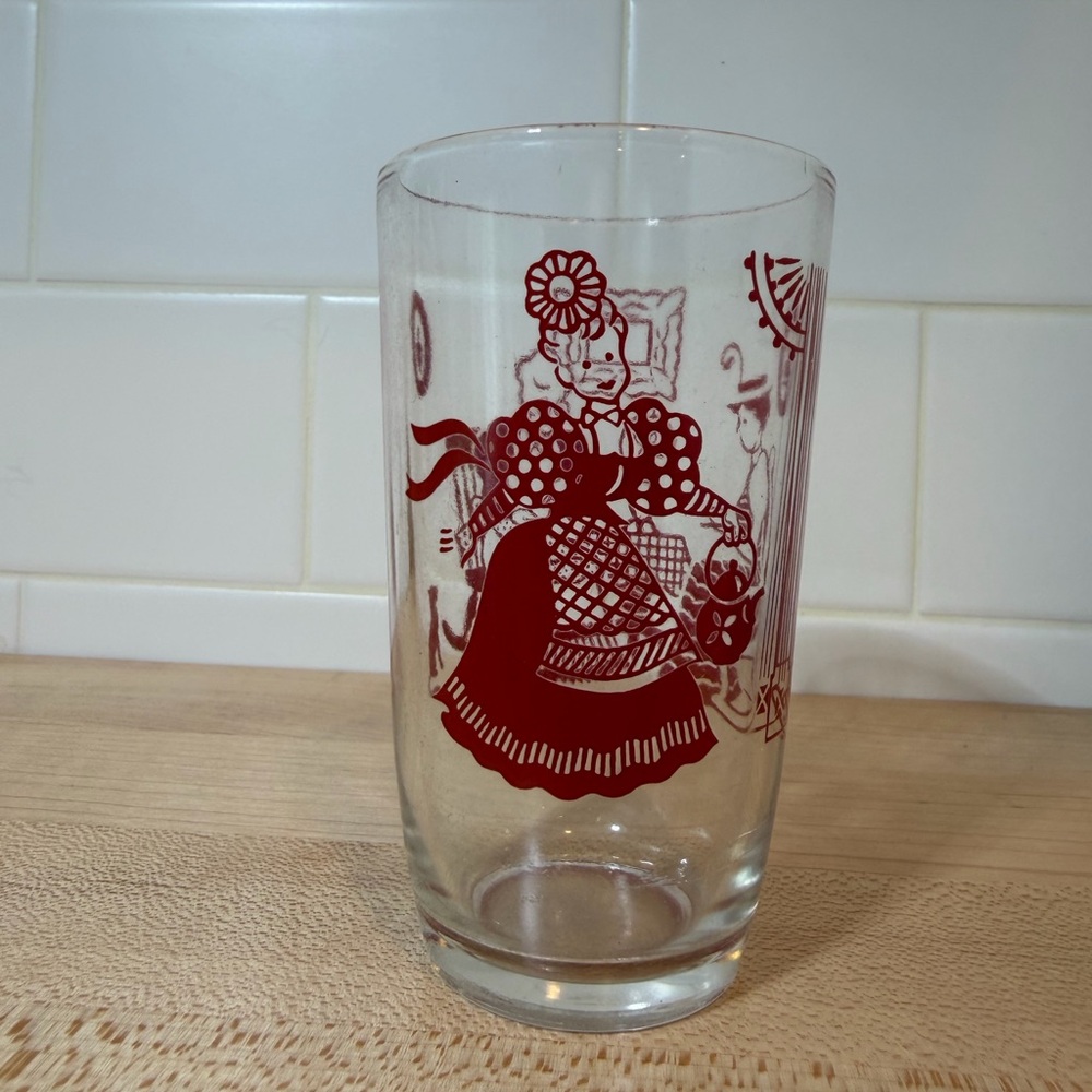 Kraft Swanky Swig Glass Bustlin Betsy Juice Glass